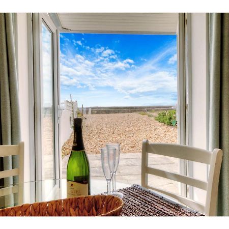 Pass The Keys Shore To Please - Sea Views And Beach Front Modern 1Bed Apt With Sofabed Portsmouth Extérieur photo