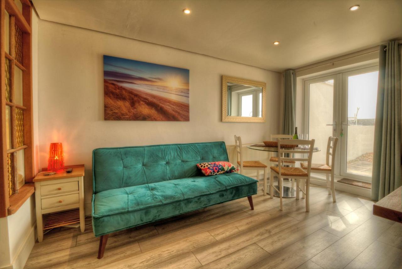 Pass The Keys Shore To Please - Sea Views And Beach Front Modern 1Bed Apt With Sofabed Portsmouth Extérieur photo