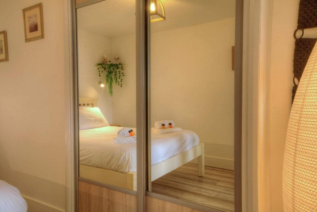 Pass The Keys Shore To Please - Sea Views And Beach Front Modern 1Bed Apt With Sofabed Portsmouth Extérieur photo