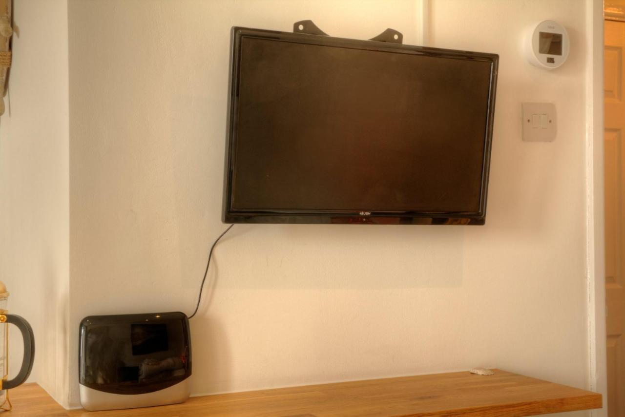 Pass The Keys Shore To Please - Sea Views And Beach Front Modern 1Bed Apt With Sofabed Portsmouth Extérieur photo