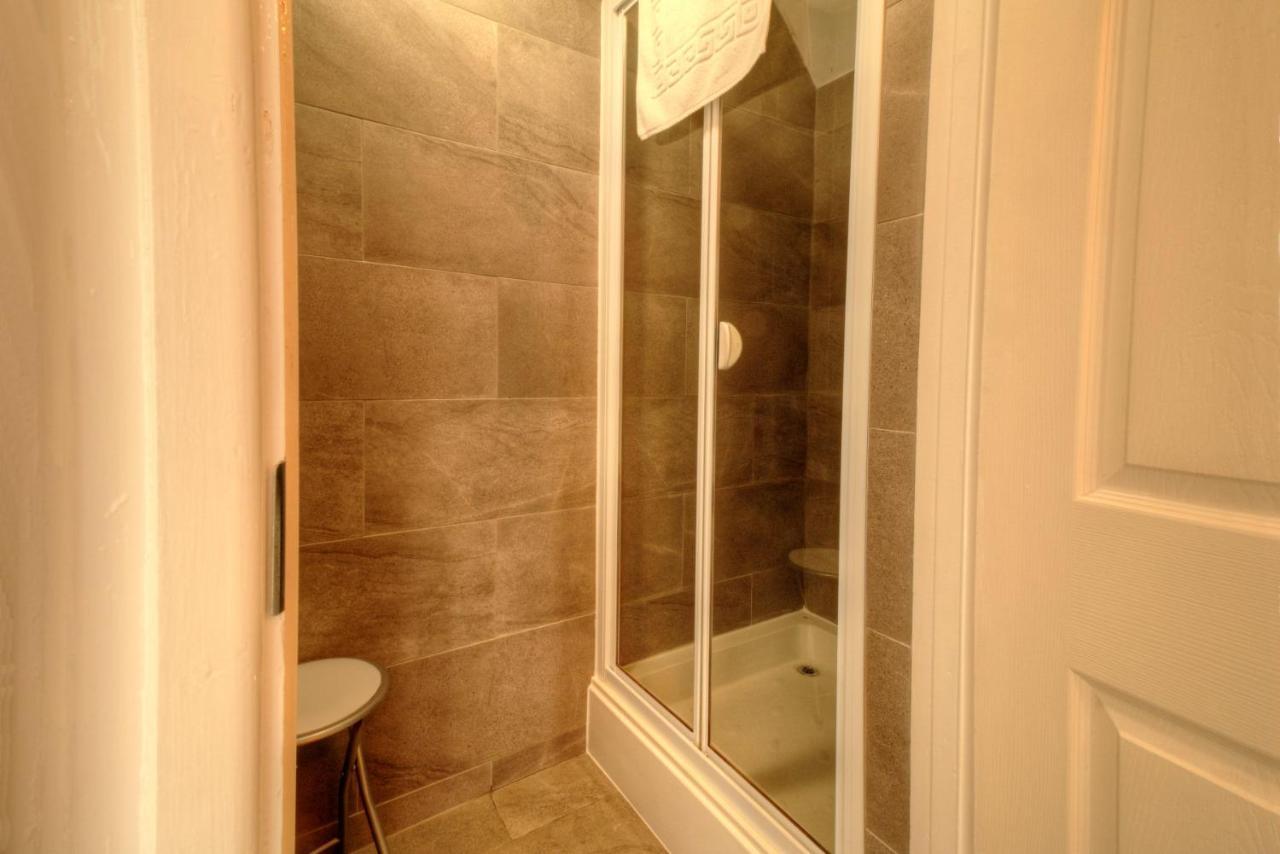 Pass The Keys Shore To Please - Sea Views And Beach Front Modern 1Bed Apt With Sofabed Portsmouth Extérieur photo